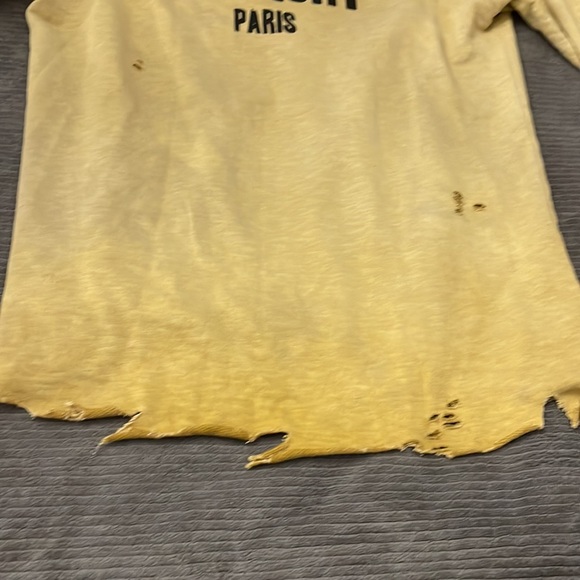 Givenchy‎ - Picture 3 of 7